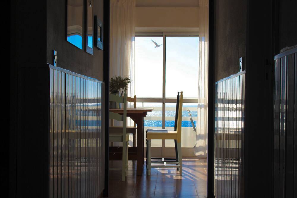 Ganze Wohnung, Casa Azul - wunderschöne Wohnung am Meer in Nazaré - Free Wifi in Praia da Nazaré, Nazaré