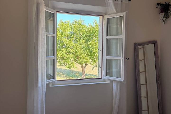 Cigale Suite, access to a private terrace, view of Carpentras, swimming pool in Saint-Didier, Parc naturel régional du Mont-Ventoux