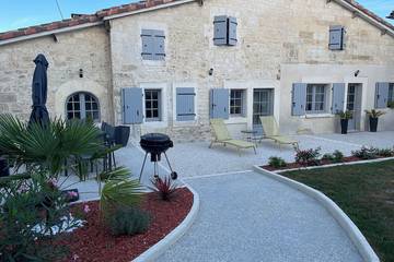 Gîte pour 6 personnes, avec jacuzzi ainsi que jardin et terrasse en Charente