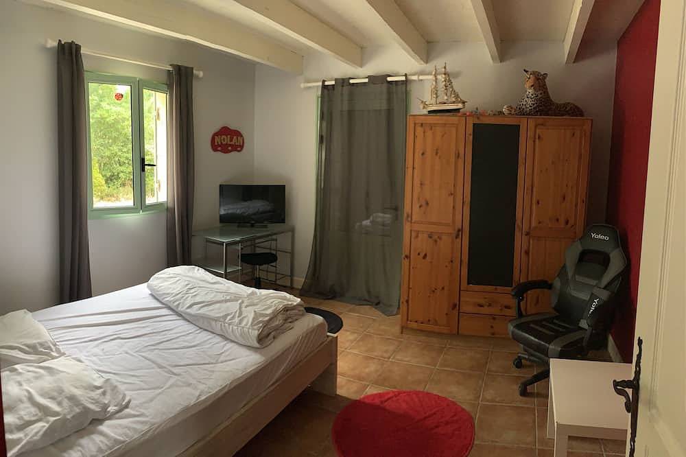 Chaleureuse maison de campagne au calme 8-10 personnes in Sainte-Sabine-Born, Périgord Pourpre