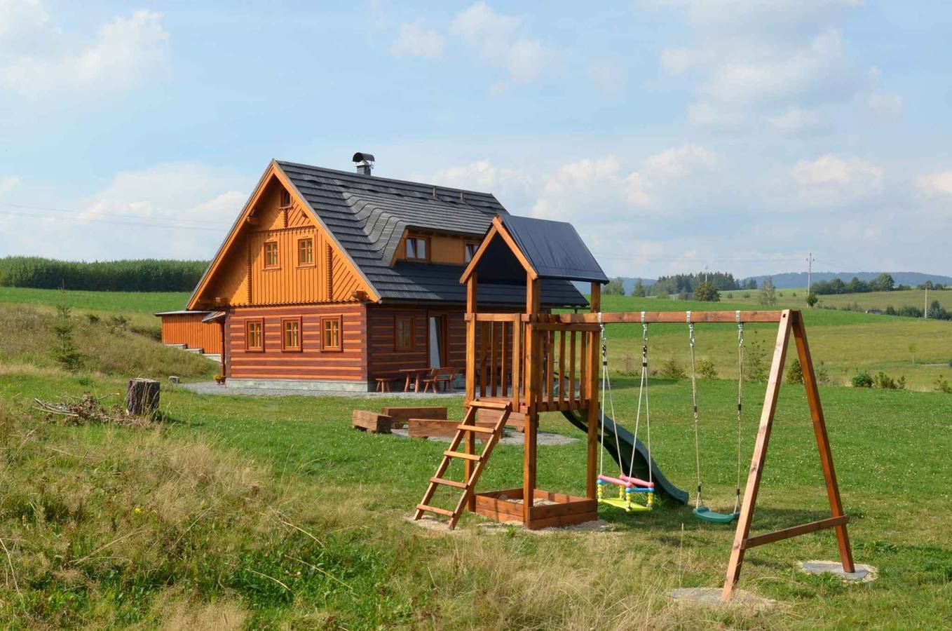 Maison de vacances dans un endroit calme avec un mobilier rustique  in Jílové u Držkova, Région de Liberec