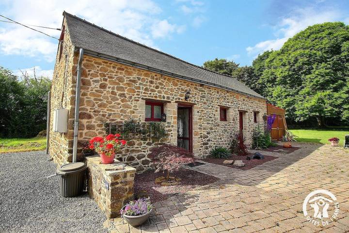 Gîte pour 3 personnes, avec terrasse et jardin, animaux acceptés à Goudelin - 2