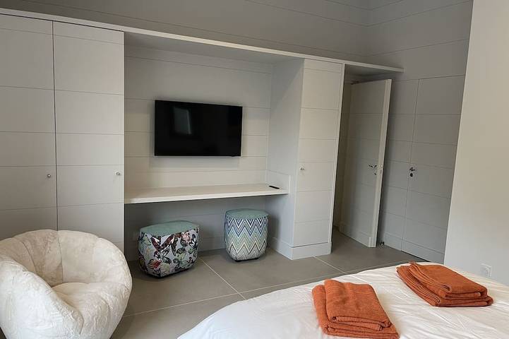 Beautiful architect-designed villa, swimming pool, beach within walking distance, pétanque, billiards, basketball in Les Portes-en-Ré, Ile de Re