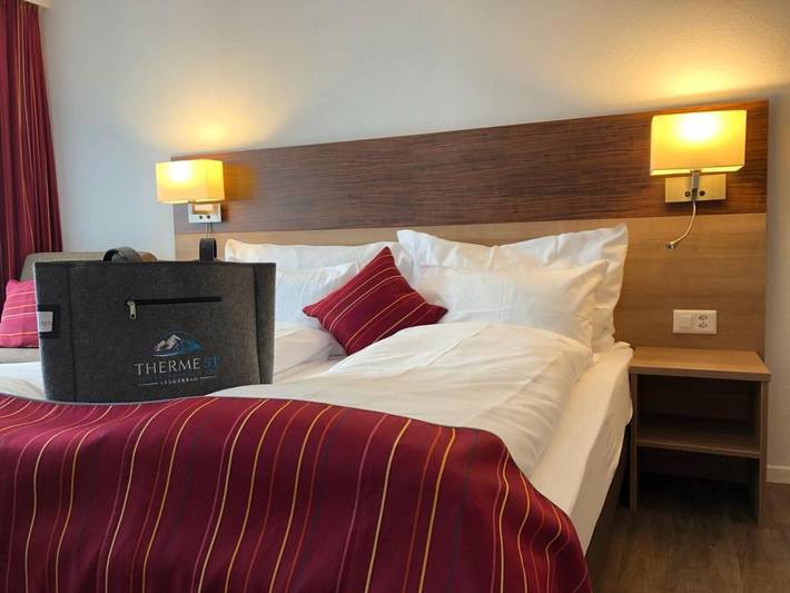Hotel voor 4 personen, with zwembad and tuin as well as sauna and uitzicht, met huisdier in Leukerbad
