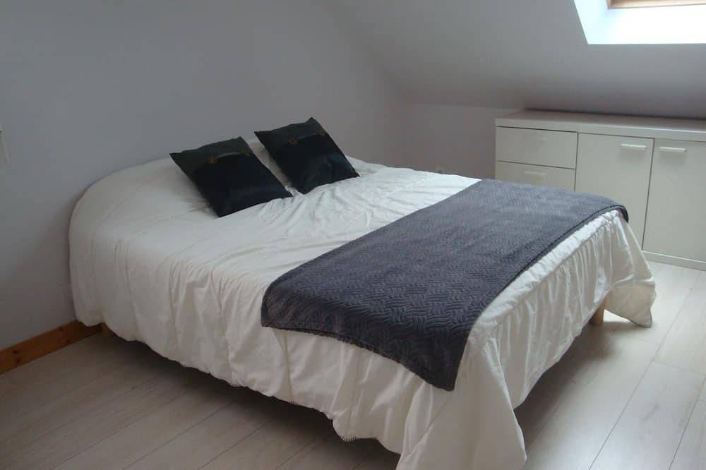 Recent house in typical village near Sea - Ria d'Etel in Landaul, Côte des Mégalithes