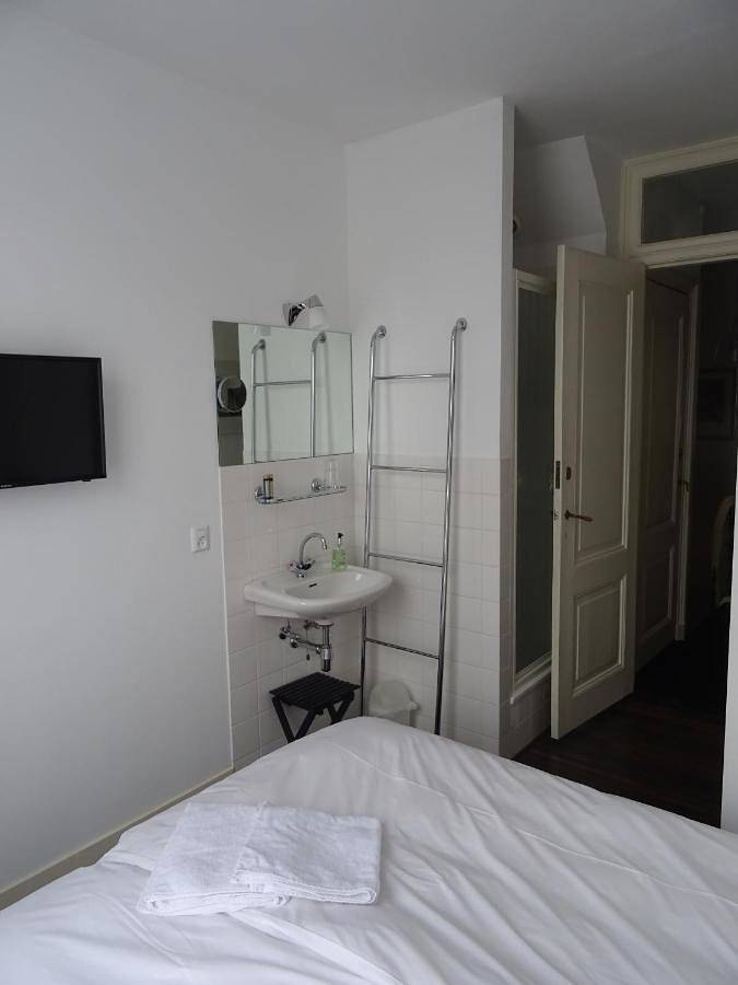 Small Twin Room in La Haye, Stadsgewest Haaglanden