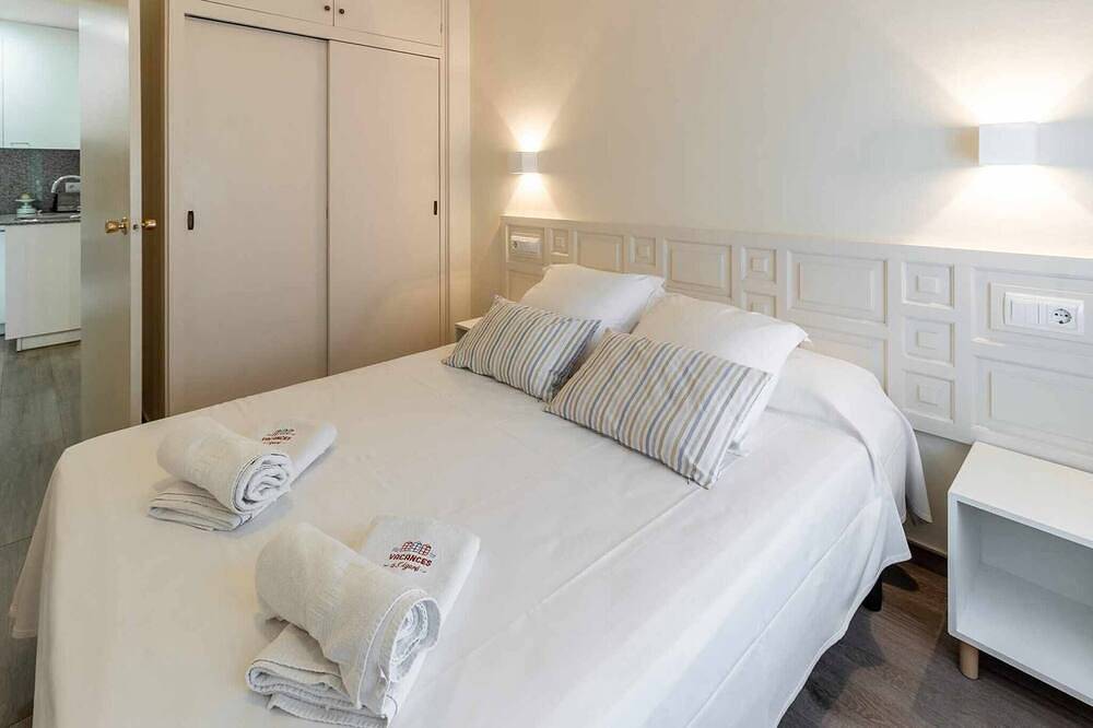 Entire apartment, 27.70 Polcent 8 S'Agaró Apartment close to the beach in Sant Feliu de Guíxols, Costa Brava