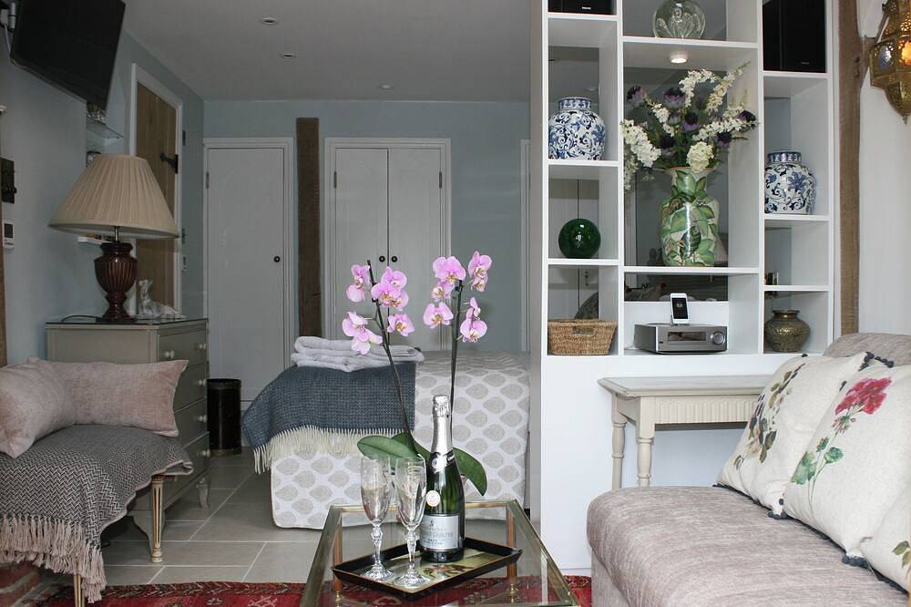 1 bedroom accommodation in Turville, near Henley-on-Thames in Turville, Chiltern Hills