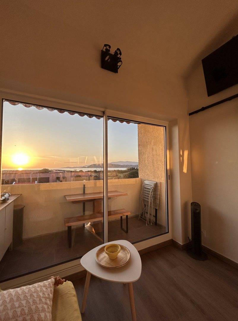 Appartement 4/5 personnes, piscine, vue et accès mer in Tiuccia, Calcatoggio