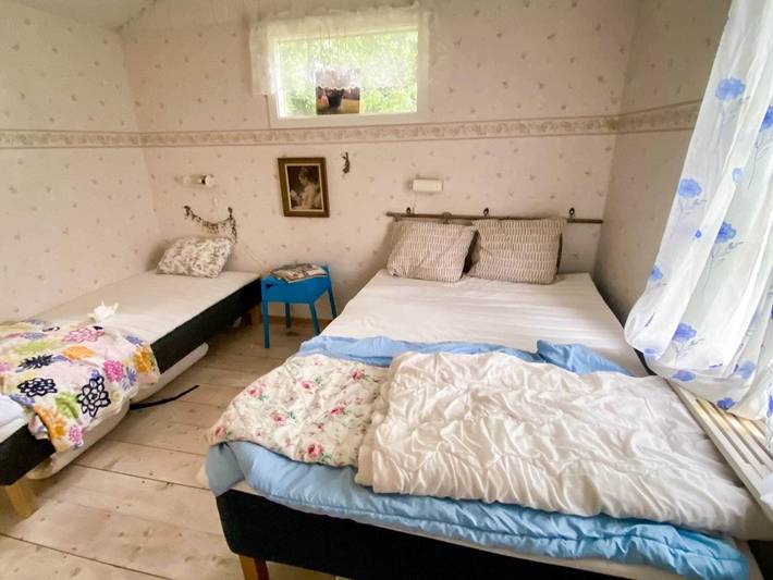 Fridfull stuga med sjoutsikt in Marks kommun, Västergötland