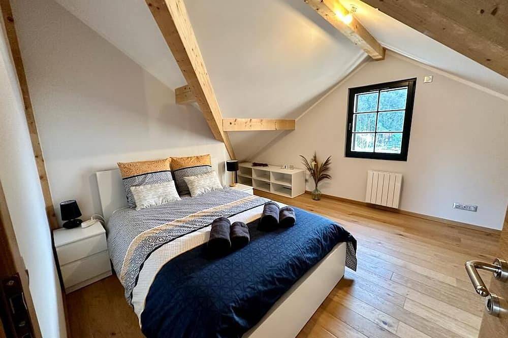 Appartement entier, Appartement À 20 m de la plage vue sur lac, accès direct in Conjux, Région de Chambéry