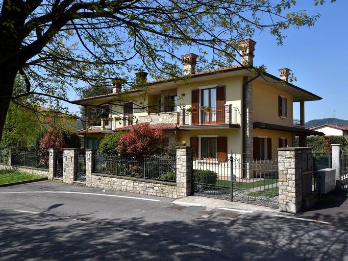Casa vacanza per 5 persone, con Balcone e Terrazza nonché Giardino a Grumello del Monte