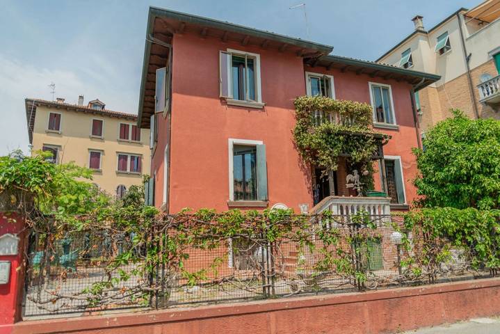 Appartement entier, Appartement de vacances pour 5 personnes avec balcon/terrasse in Lido di Venezia, Venise