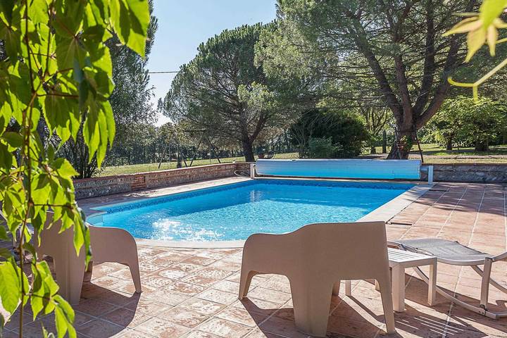 Gîte pour 2 personnes, avec Terrasse ainsi que Jardin et Piscine à Saint-Ybars