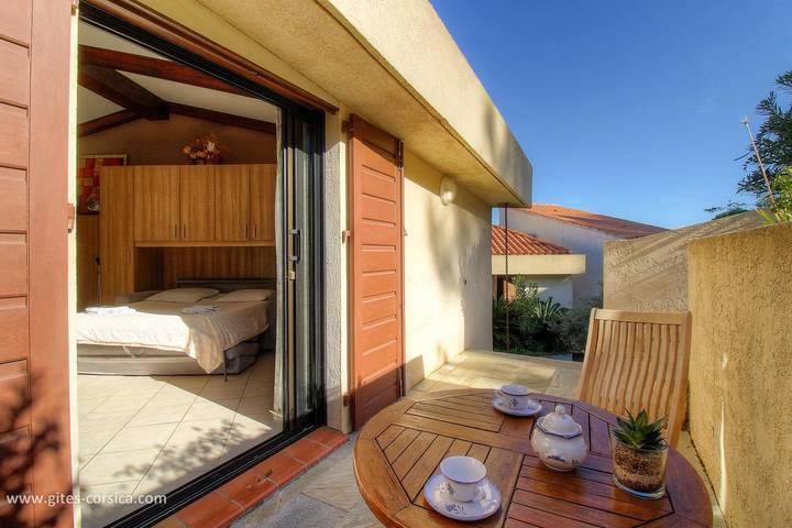 Gîte pour 2 personnes, avec Terrasse ainsi que Jardin et Vue à Corbara - 3