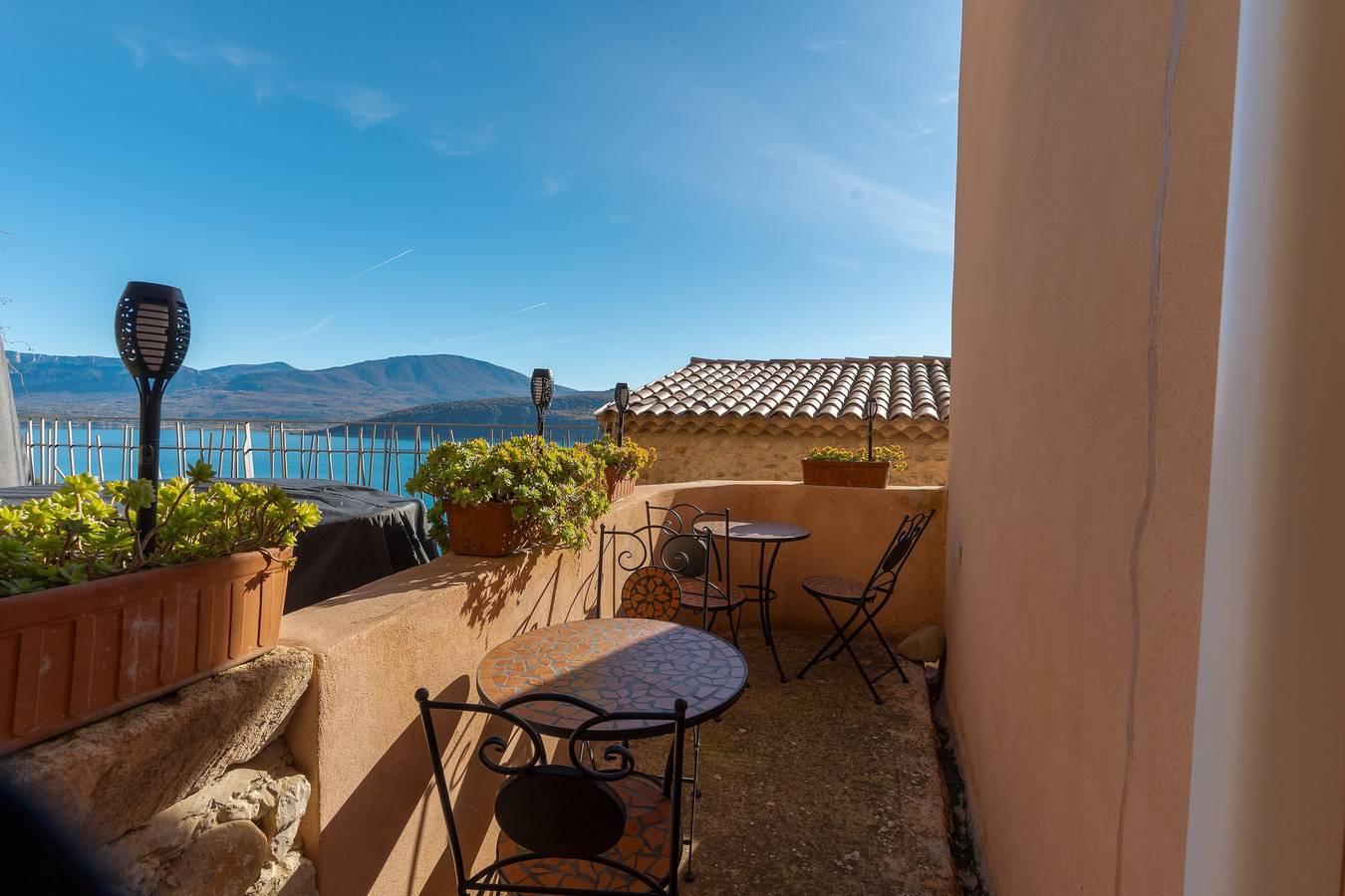 Chambre d’hôtes « Oasis » avec vue sur le lac, Wi-Fi et climatisation in Sainte-Croix-du-Verdon, Parc naturel régional du Verdon