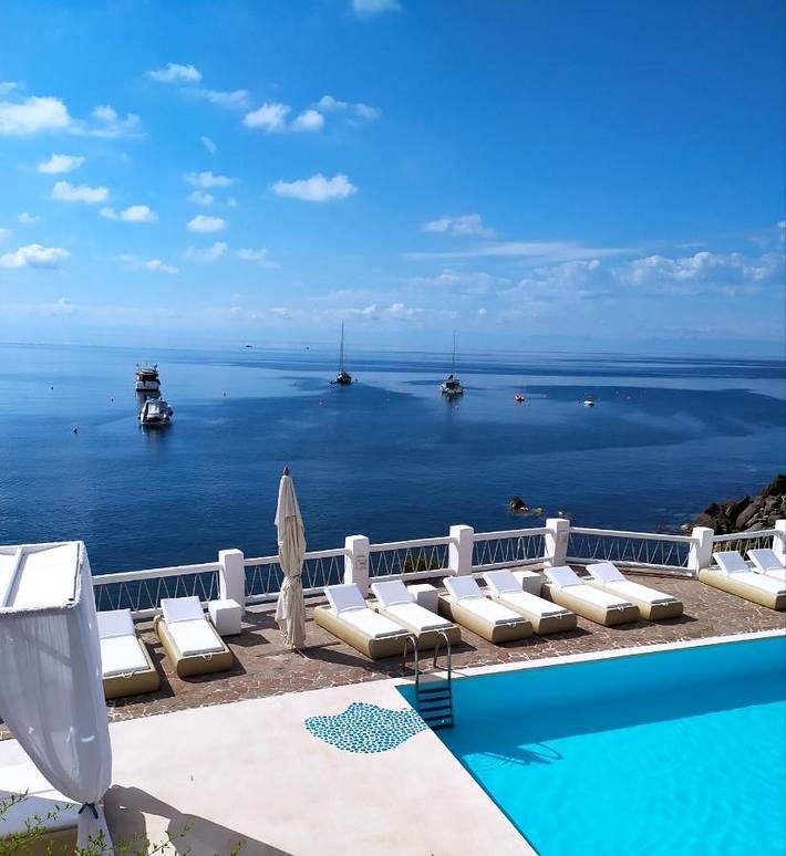 Appartamento per 2 persone, con Balcone e Terrazza nonché Idromassaggio e Giardino in Panarea
