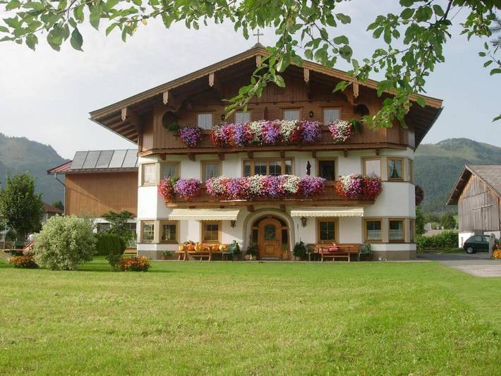 Ferienwohnung für 3 Personen, mit Ausblick und Garten in Kössen