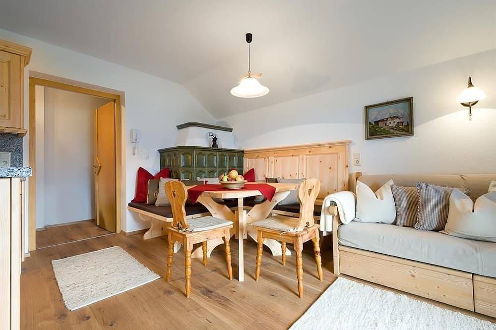 Apartment Top 5 \"Zirbennest\" - Kasperhof Appartments Innsbruck in Innsbruck, Regio Innsbruck