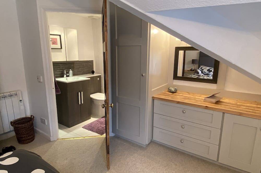 Entire apartment, Unique apartment in Cartmel centre. Unrivalled location.Garden.Fab views.Sleeps4 in Cartmel, Lake District