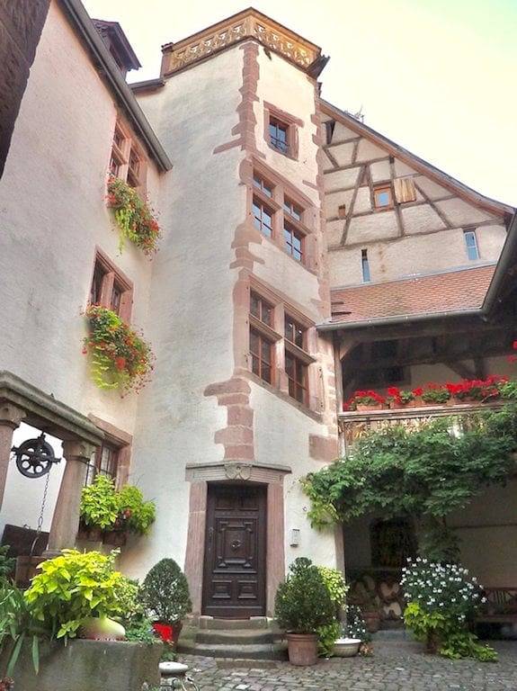 4 chambres à la cour de l'Abbaye d'Autrey, parking* - Chambre 2-3 personnes I in Riquewihr, Parc naturel régional des Ballons des Vosges