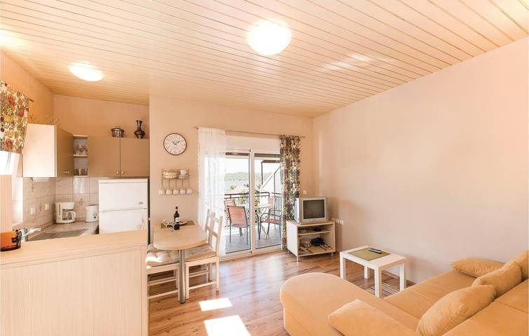 Gîte pour 4 personnes, avec terrasse à Pirovac - 3
