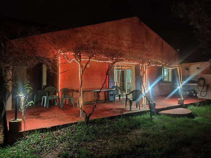 Location de vacances pour 10 personnes, avec bassin pour enfant et jardin ainsi que vue et piscine à Brignac