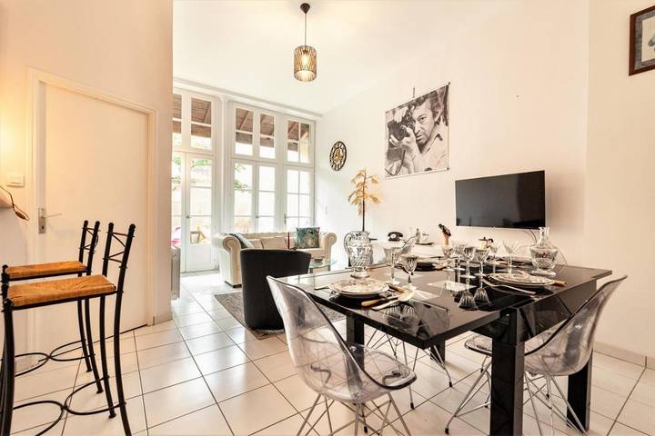 Gîte pour 4 personnes, avec terrasse dans Marche Sur La Place Des Lices Vannes - 2