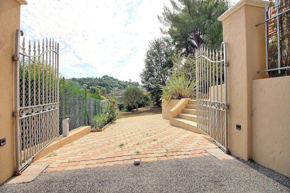 Bel Appart 50 m2 Dans le Site Classé de Mougins, Clim Terrasse in Mougins, Cannes region