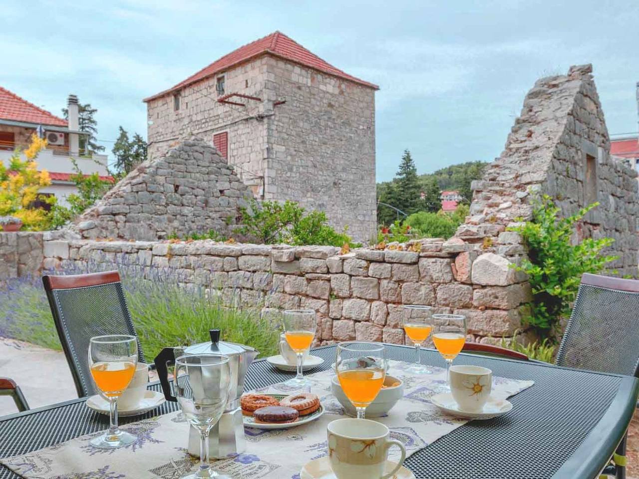 Villa "Sunshine" mit Garten, Grill und Terrasse in Jelsa, Hvar (isla)