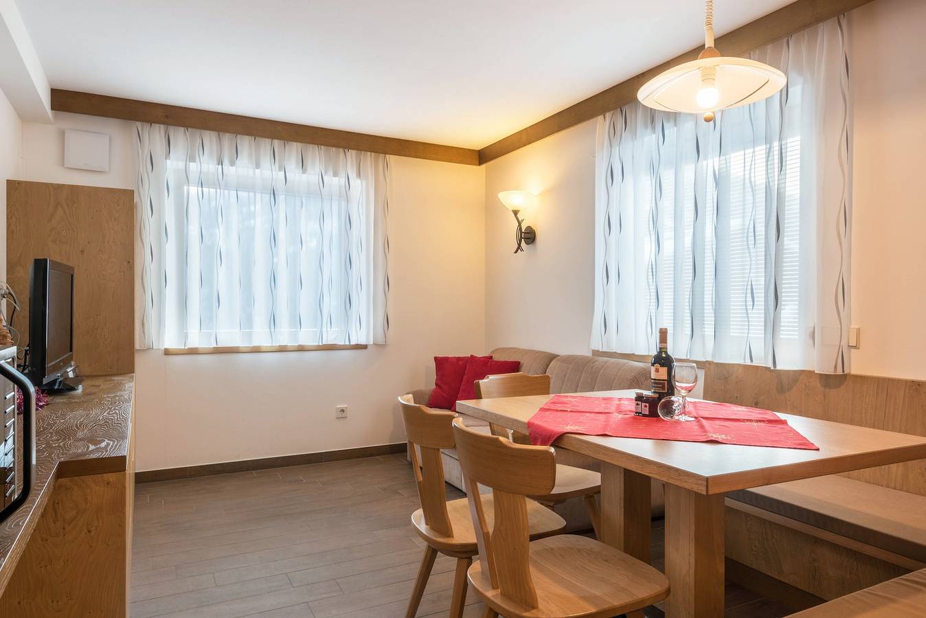 Appartamento intero, Accogliente appartamento "Ulrica" con vista sulle montagne, Wi-Fi, balcone e terrazza in Rainelles, Ortisei