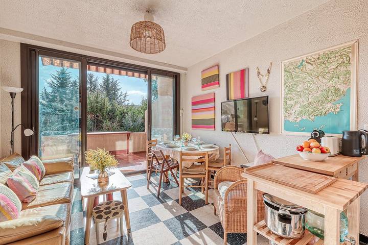 Apartamento entero, 'Le Rosier" - T3 Climatisé - Parking - Plage à pieds in Bormes-les-Mimosas, Parque nacional Port-Cros