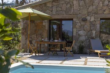 Gîte pour 4 personnes, avec jardin et sauna ainsi que piscine et vue à Sotta