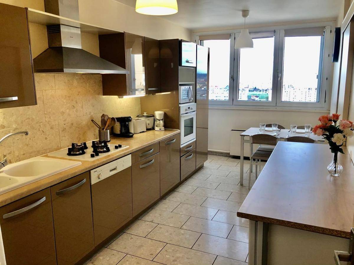 Budget Double Room in Villeurbanne, Lyon et ses environs