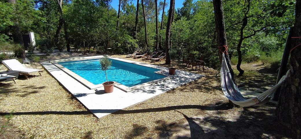 Gîte pour 6 personnes, avec terrasse ainsi que jardin et jacuzzi