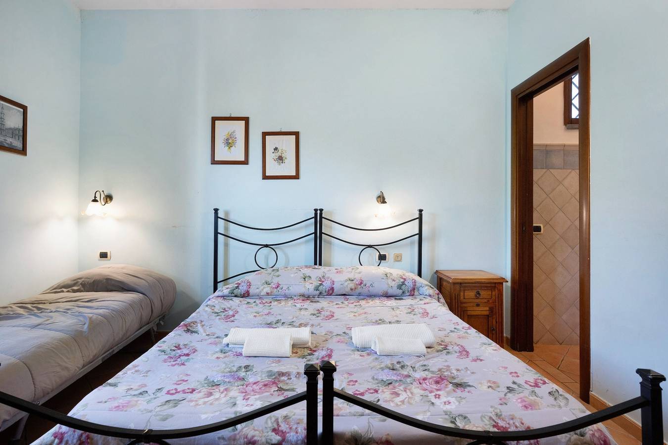 Room 'Pompei Con Vista Montagna' with Shared Terrace, Shared Garden and Wi-Fi in Gragnano, Monti Lattari