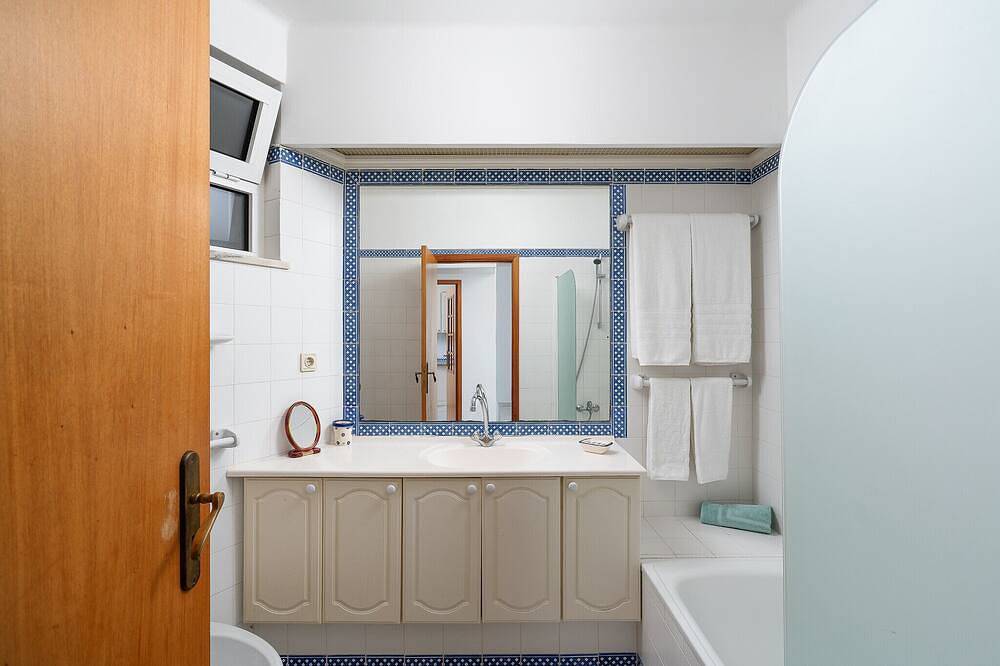 Ganze Wohnung, Komfortable Wohnung mit Meerblick in Strandnähe in Ferragudo, Faro Distrikt