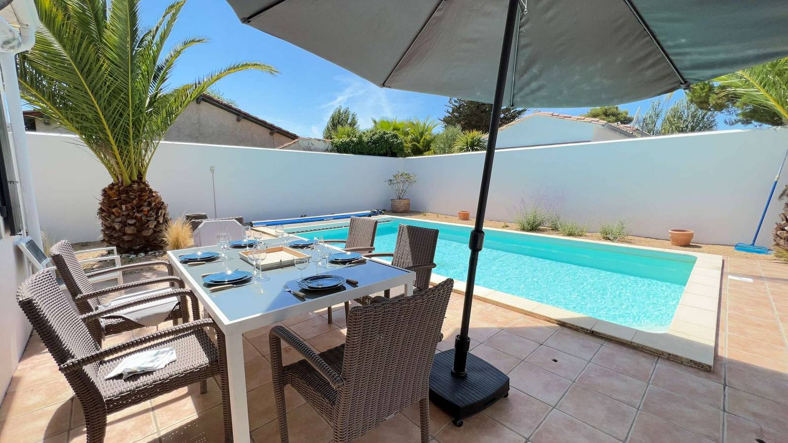 Appartement de vacances entier, Superbe villa avec piscine à 150 m des plages in Le Bois-Plage-en-Ré, Île de Ré
