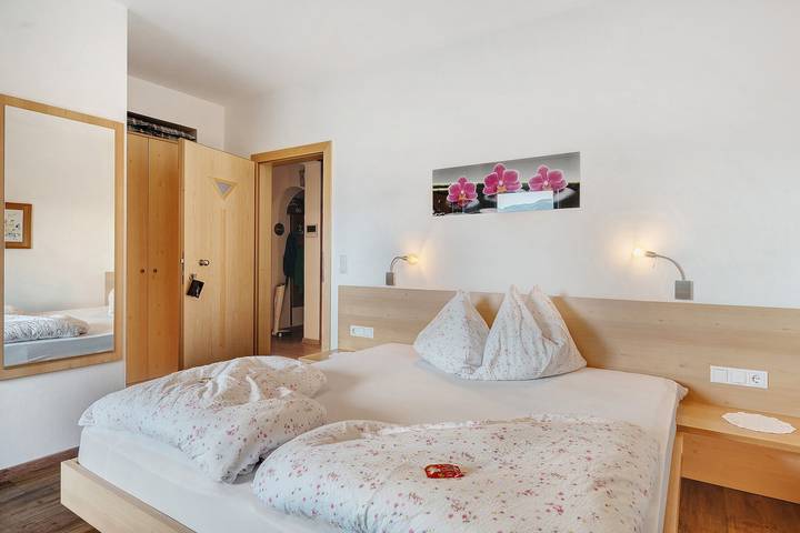 Ferienwohnung für 2 Personen, mit Balkon und Whirlpool sowie Garten in Algund - 2