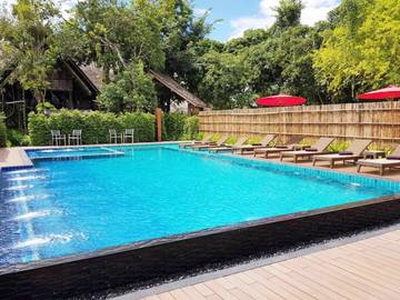 Maison d’hôte pour 2 personnes, avec jardin et terrasse ainsi que piscine et jacuzzi dans Chiang Rai