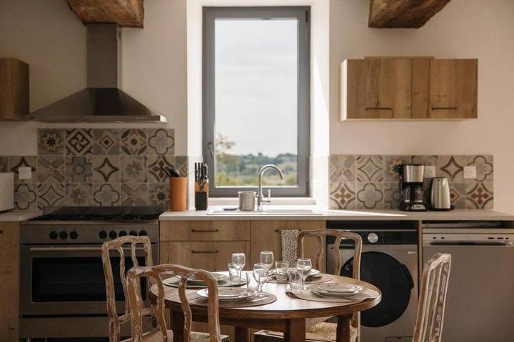 Location de vacances pour 6 personnes, avec terrasse ainsi que vue et jardin à Bain-de-Bretagne - 4