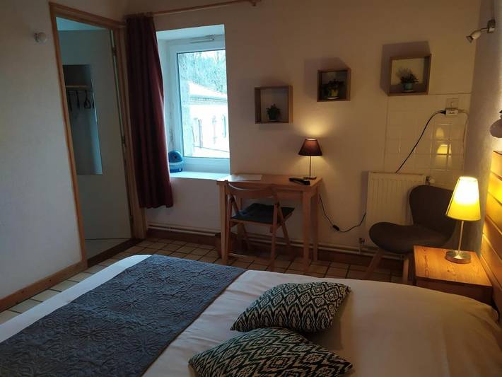 Hôtel pour 2 personnes, avec jardin ainsi que terrasse et vue dans La Croix de Bauzon - 2