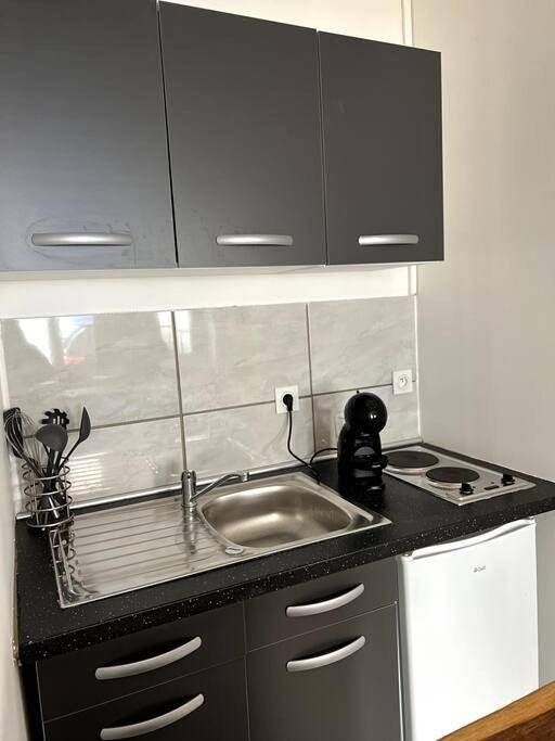 Appartement entier, One-Bedroom Apartment in Vierzon, Région de Vierzon