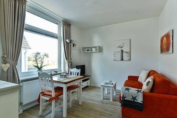 Ganze Ferienwohnung, App. 7 in strandnaher Lage - Bäderstil-Villa in Wenningstedt/Sylt in Wenningstedt, Sylt