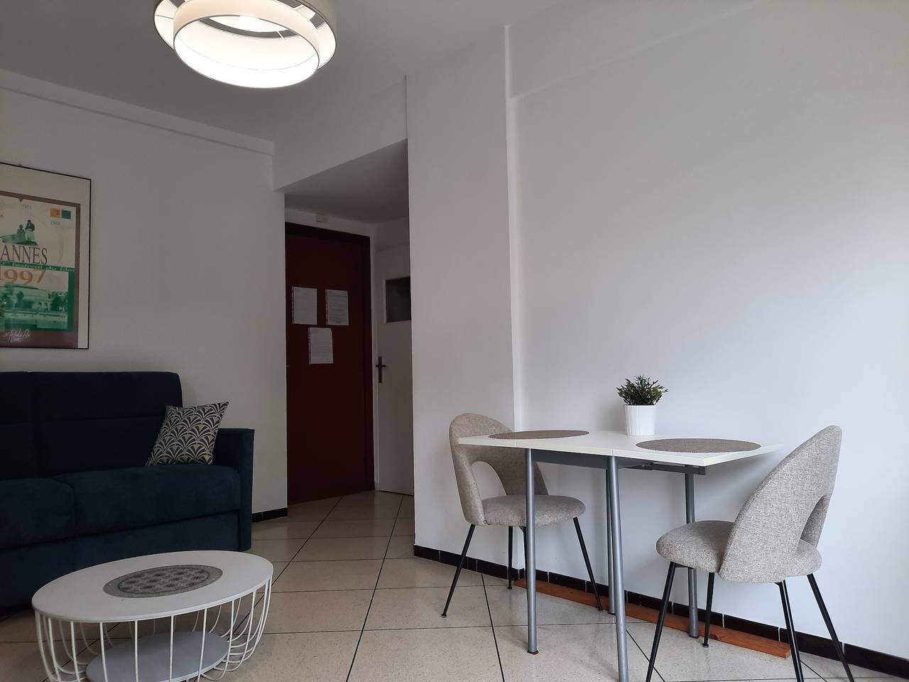 Studio entier, Studio 'En Bord De Mer' avec balcon et Wi-Fi in Cros de Cagnes, Cagnes-sur-Mer