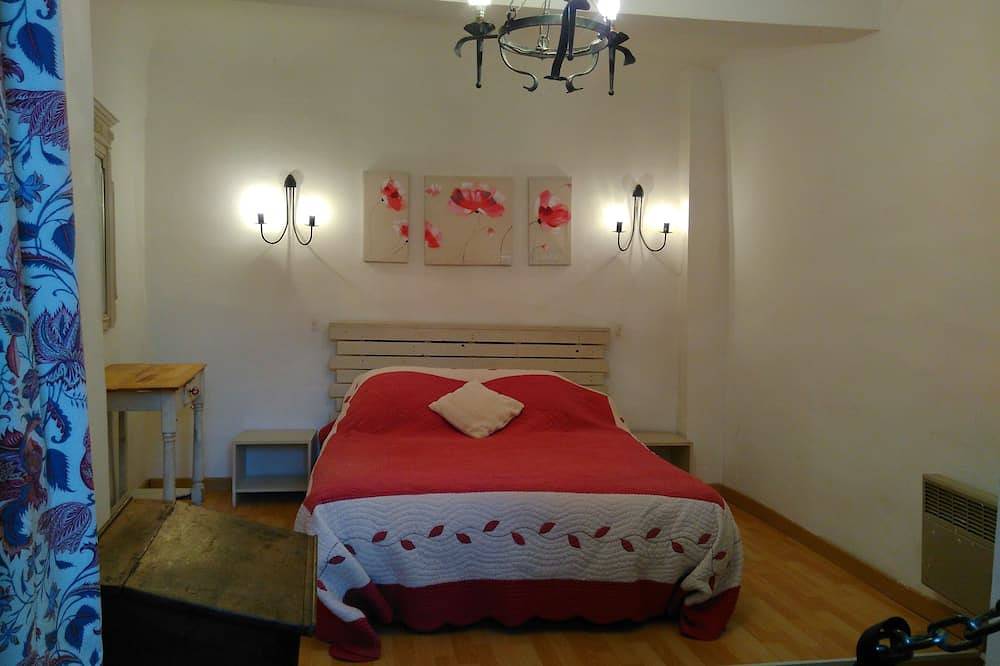 Pretty little village house in Aups, Brignoles region