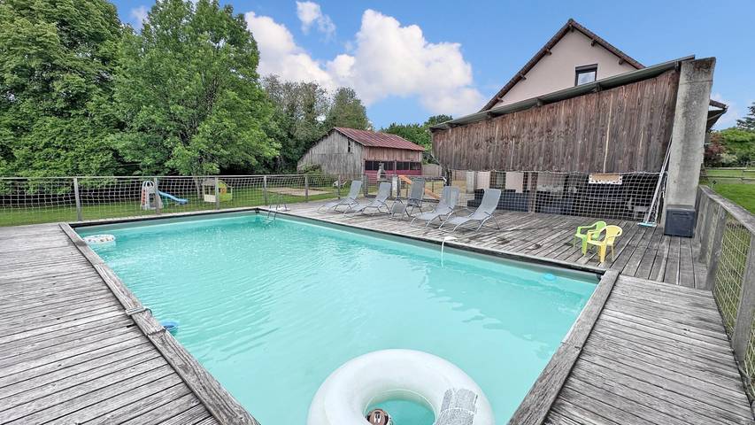Gîte pour 15 personnes, avec piscine ainsi que terrasse et jardin, animaux acceptés à Saint-Yrieix-la-Perche - 4