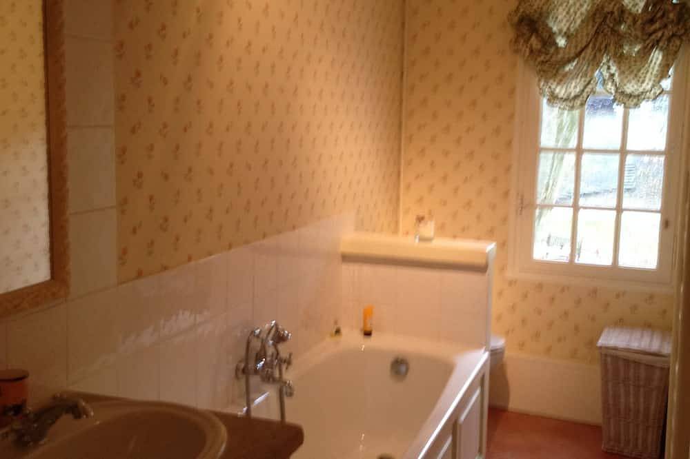 Hübsches provenzalisches Landhaus 900 m2, mit Pool und Tennis in Bollène, Vaucluse