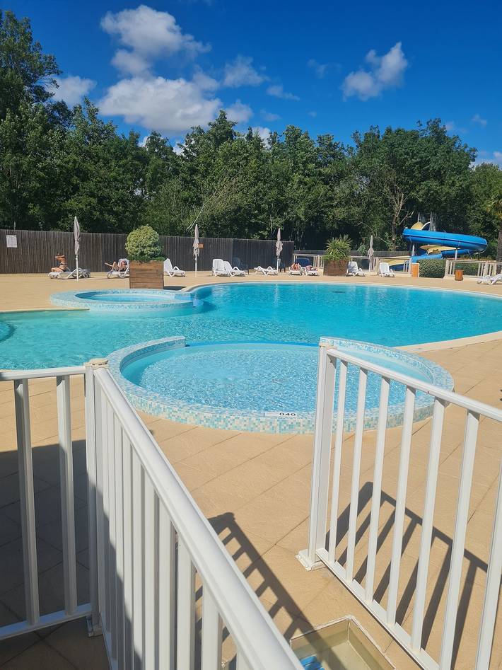 Location de vacances pour 6 personnes, avec terrasse ainsi que jardin et piscine à Angles - 2