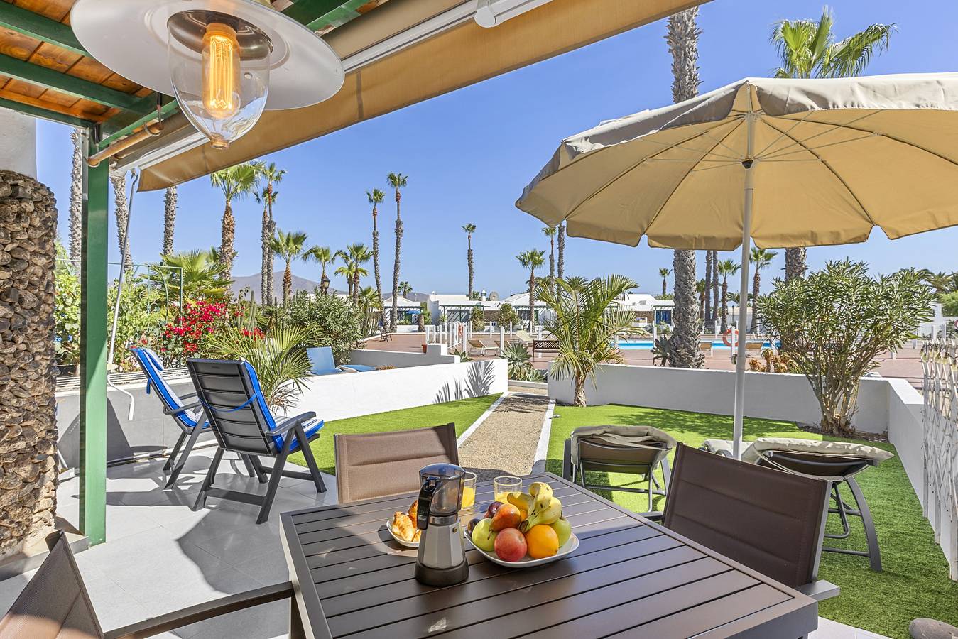 Entire apartment, Holiday apartment for 2 people with terrace in Playa Blanca, Yaiza